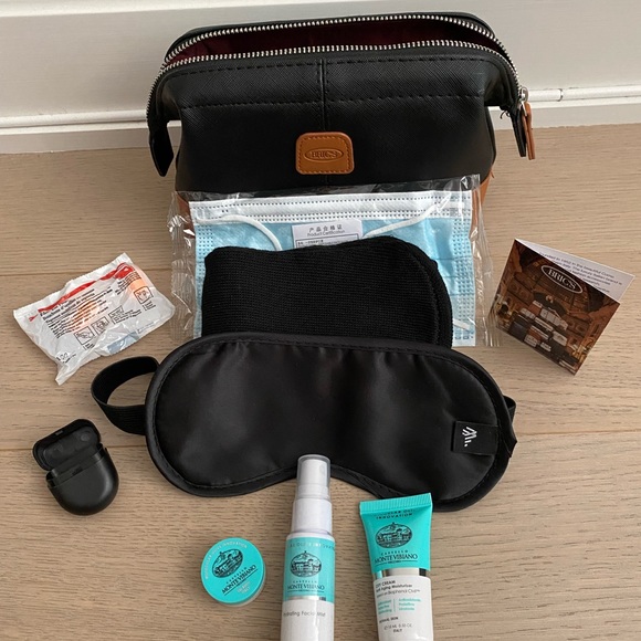 Bric’s Toiletry Bag / Qatar Airlines Amenity Kit - Picture 1 of 6